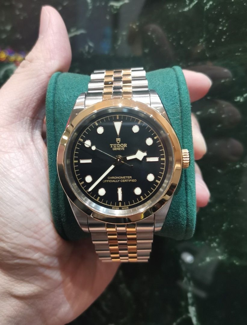 Tudor half outlet gold